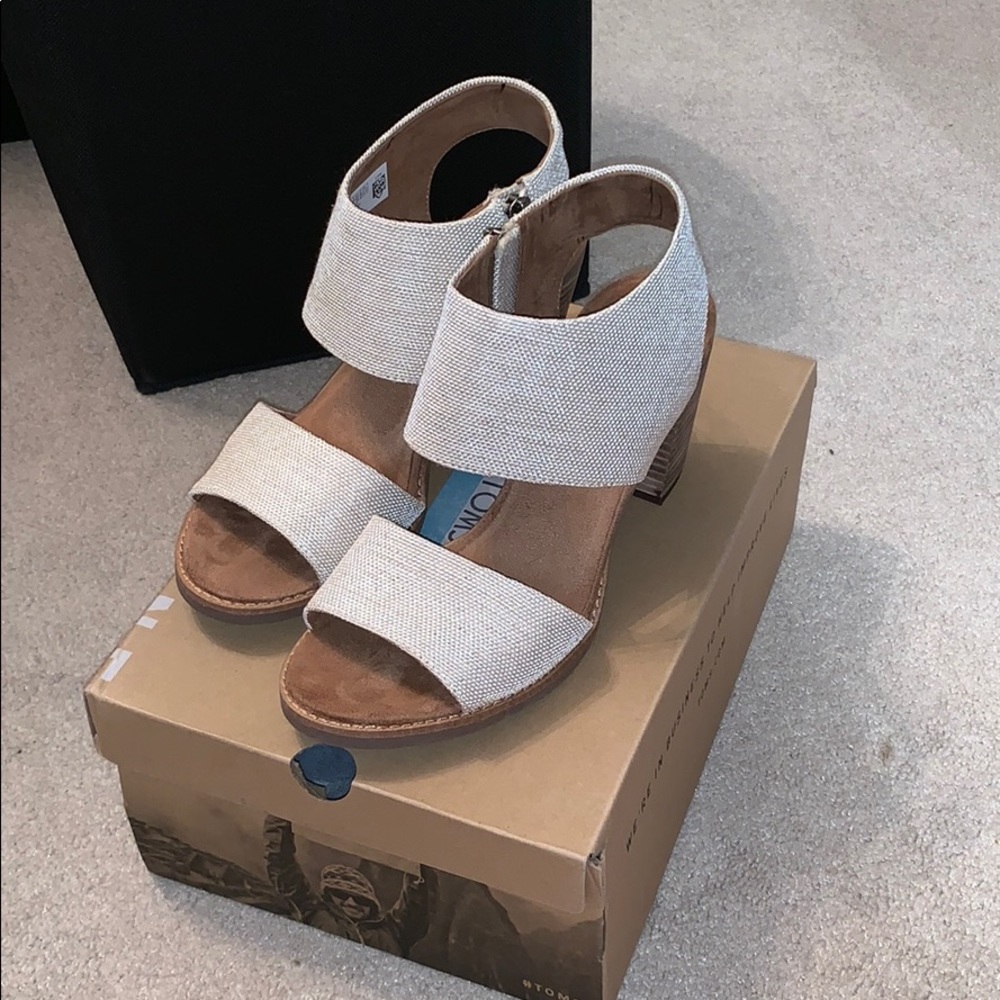 Brand New Toms Majorca Cutout Natural Yarn Dye